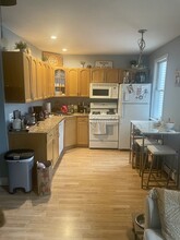 675 E 2nd St, Unit #2 in Boston, MA - Foto de edificio - Building Photo