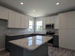 7301 Aster Wy in Plain City, OH - Foto de edificio - Building Photo