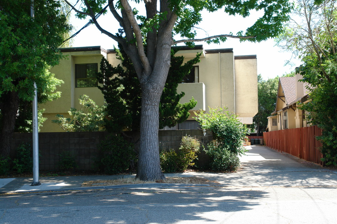 816 Highland Ave in San Mateo, CA - Building Photo