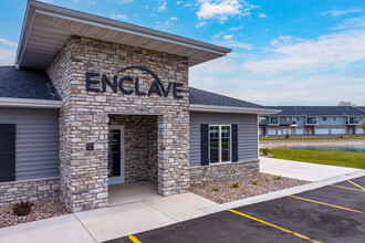 Enclave in De Pere, WI - Foto de edificio - Building Photo