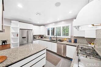 2500 Benedict Canyon Drive in Beverly Hills, CA - Building Photo - Building Photo