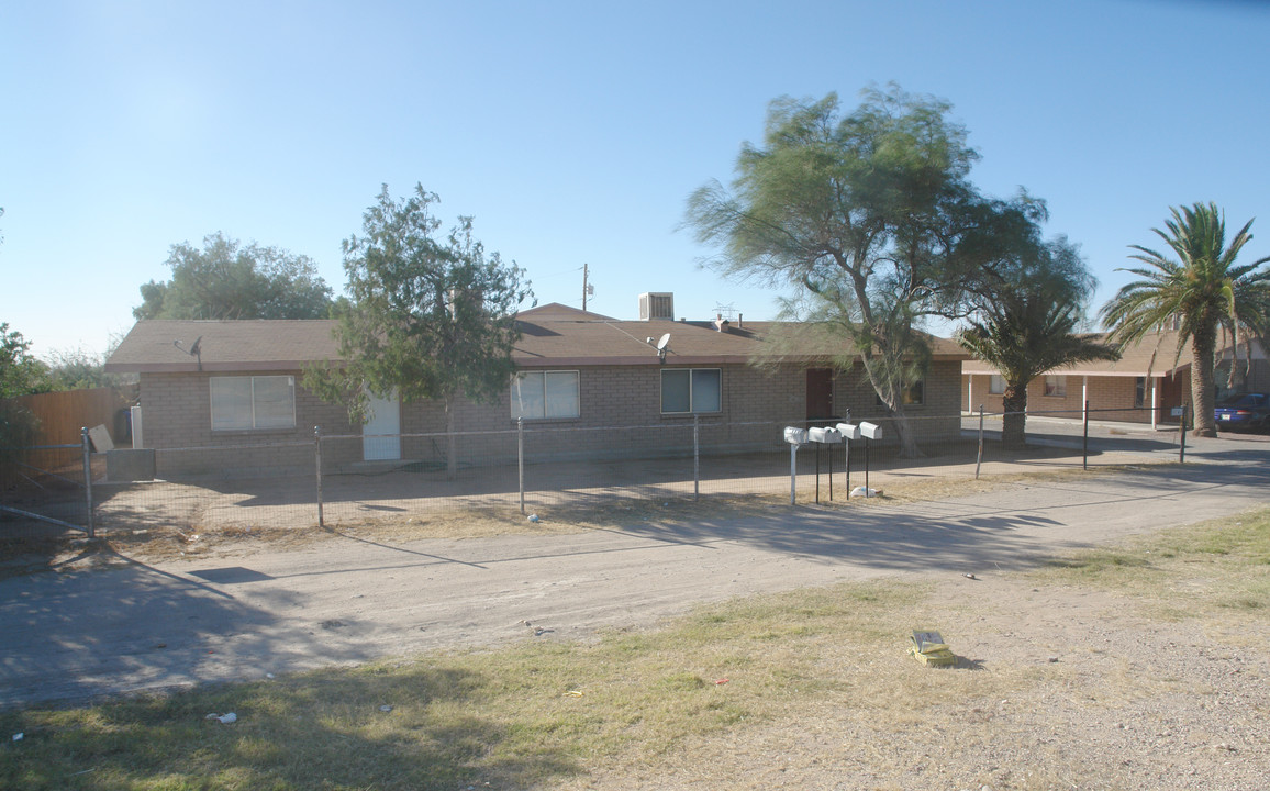 5740 S Nogales Hwy in Tucson, AZ - Building Photo