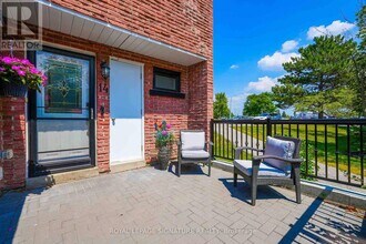 14 Poplar Crescent in Aurora, ON - Building Photo - Building Photo