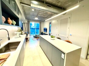 1941 NW 3rd Ave, Unit A19 in Miami, FL - Foto de edificio - Building Photo