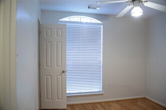 130 Lissa Ln in Sugar Land, TX - Building Photo - Building Photo