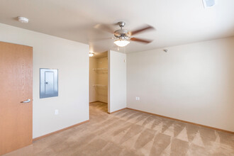 Independence Pointe Apartments in Bismarck, ND - Building Photo - Building Photo