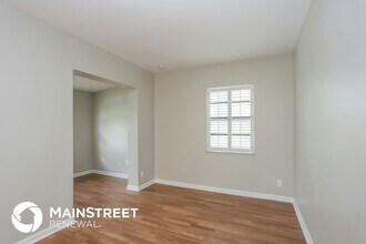 7025 Ponderosa Dr in Tampa, FL - Building Photo - Building Photo