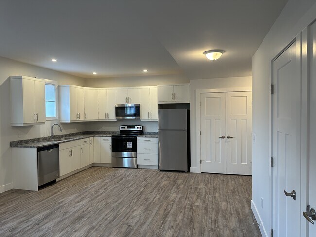 8215-B-881A 81a St in Fort St John, BC - Building Photo - Building Photo