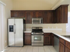 7553 Grassy Bank St in Las Vegas, NV - Building Photo - Building Photo