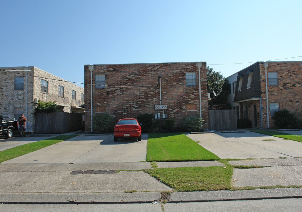 2113 Giuffrias Ave in Metairie, LA - Building Photo