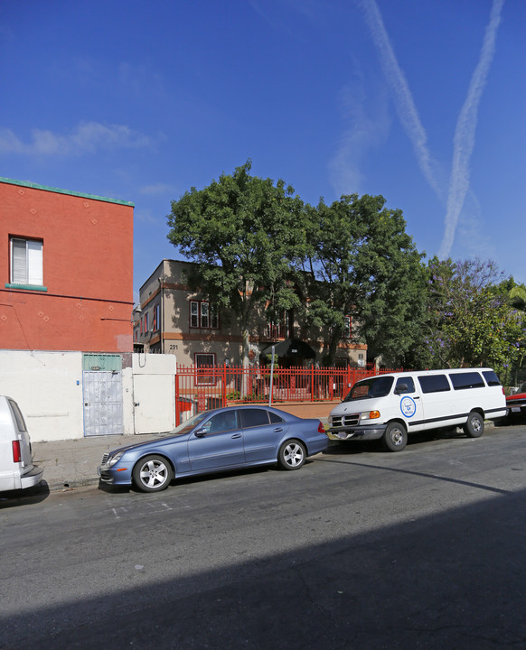 251 S Berendo St in Los Angeles, CA - Building Photo