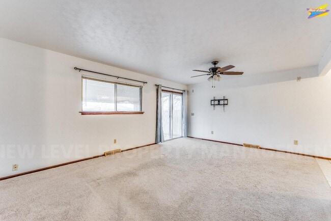 8410 E Castle Dr in Wichita, KS - Building Photo - Building Photo