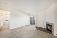 905 S Zeno Way, Unit 104 in Aurora, CO - Foto de edificio - Building Photo