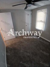 913 S 11th St in Kansas City, KS - Building Photo - Building Photo