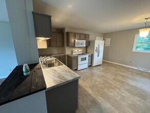 100 Hampton St-Unit -102 in Martin, TN - Building Photo - Building Photo