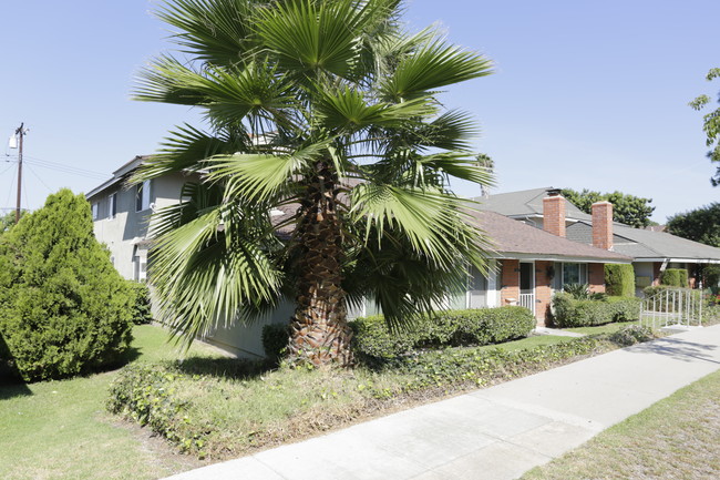 2628 N Bourbon St in Orange, CA - Foto de edificio - Building Photo