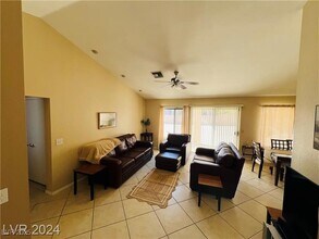 8825 Stoney Point Dr in Las Vegas, NV - Building Photo - Building Photo