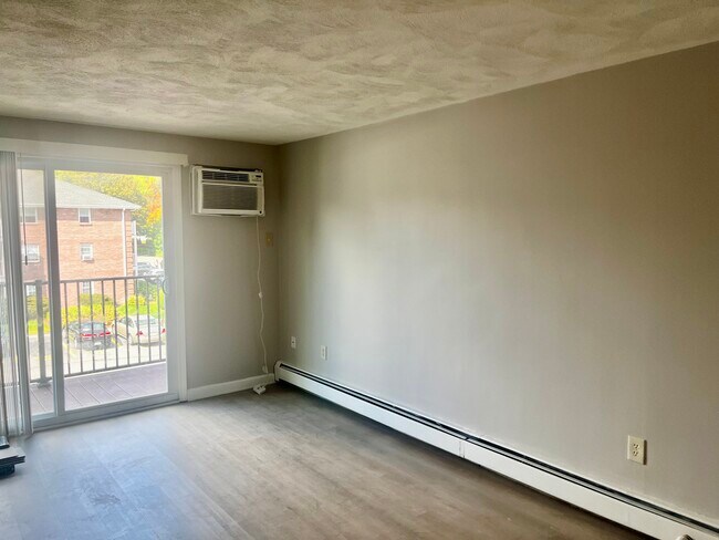 2 Karen Cir, Unit 17 in Billerica, MA - Foto de edificio - Building Photo