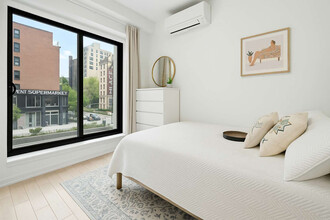 387 6th Ave in New York, NY - Building Photo - Building Photo