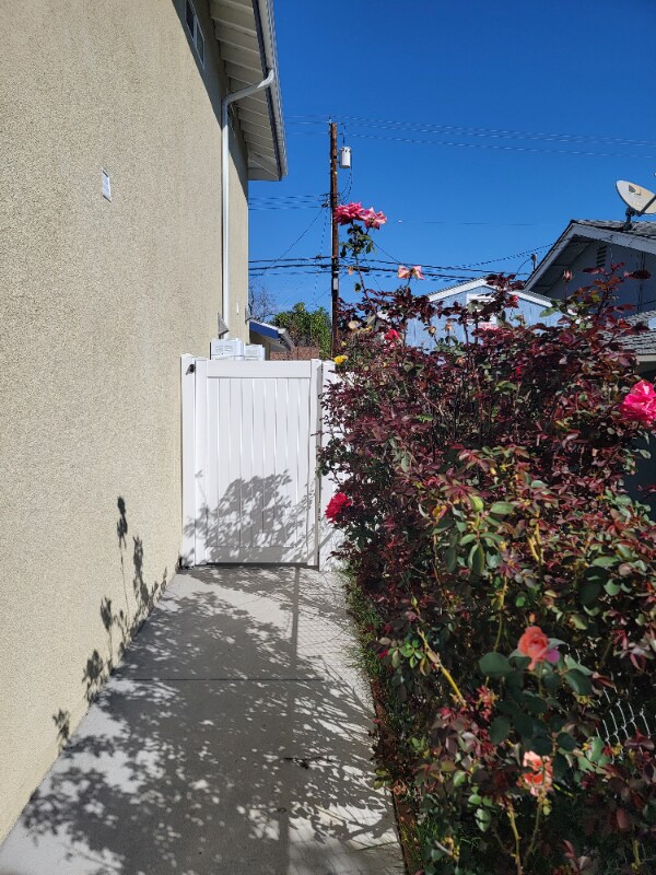 22235 Burton St-Unit -22235 in Los Angeles, CA - Building Photo - Building Photo