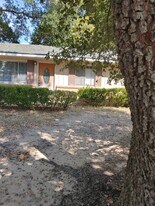 112 State Highway 75 N in Huntsville, TX - Building Photo