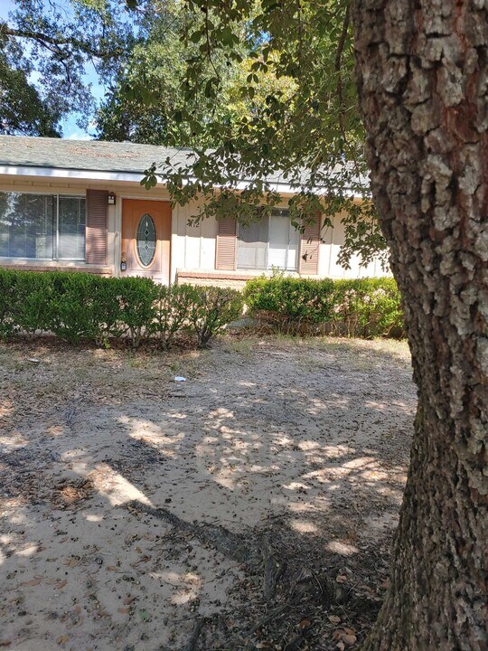 112 State Highway 75 N in Huntsville, TX - Building Photo