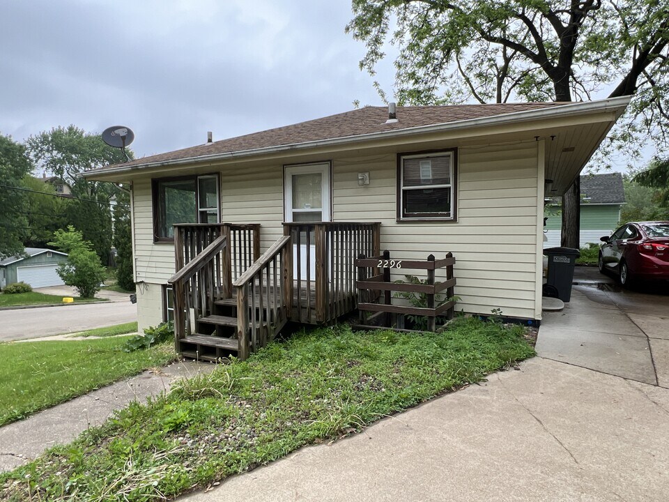 2296 Woodworth St in Dubuque, IA - Building Photo