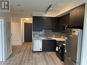 3260 Sheppard Ave E in Toronto, ON - Building Photo - Building Photo