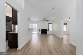 7123 Elm Ct in Monmouth Junction, NJ - Building Photo - Building Photo