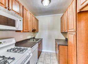 The Glens on Battery Lane in Bethesda, MD - Building Photo