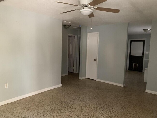 1186 Sedeeva St in Clearwater, FL - Building Photo - Building Photo