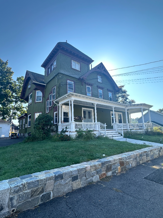 103 S Cliff St in Ansonia, CT - Building Photo