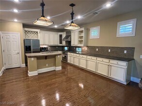 8371 Legacy Arbor St in Las Vegas, NV - Building Photo - Building Photo