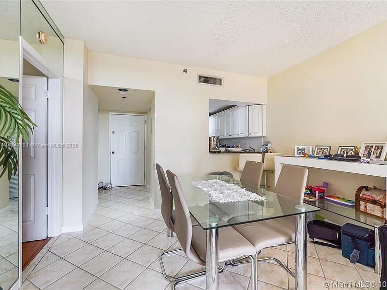 540 Brickell Key Dr, Unit 603 in Miami, FL - Building Photo