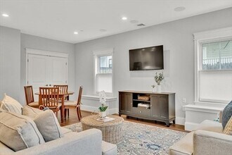 104 Brookley Rd, Unit 1 in Boston, MA - Building Photo - Building Photo