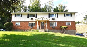 1805 Parr Lake Dr in Newburgh, NY - Building Photo