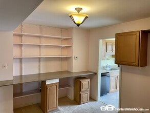 9923 Valley Park Dr in Damascus, MD - Foto de edificio - Building Photo