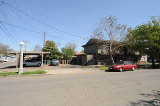 301 Hilborn St in Lodi, CA - Building Photo - Building Photo