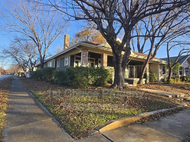 2001 Hurley Ave in Fort Worth, TX - Building Photo - Building Photo