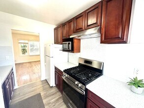 2648 E 27th St in Oakland, CA - Building Photo - Building Photo