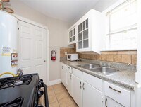 903 Oakhurst St photo'