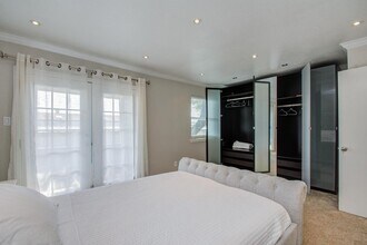 5807 Beverly Hill St in Houston, TX - Building Photo - Building Photo