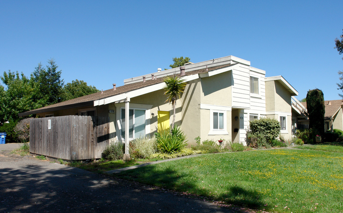 1232 Southwest Blvd in Rohnert Park, CA - Building Photo