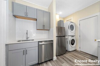 63 Fairbanks St, Unit 46-2 in Boston, MA - Building Photo - Building Photo