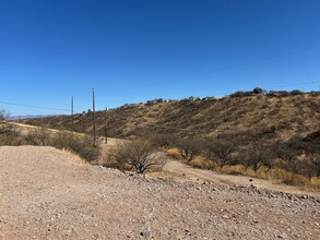 690 Ona Ln in Rio Rico, AZ - Foto de edificio - Building Photo