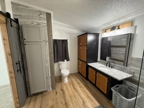 4313 Midway Rd in Elkhart, IN - Foto de edificio - Building Photo