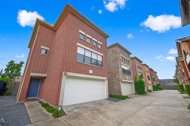 2705 Rutland St in Houston, TX - Building Photo - Building Photo