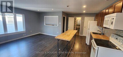 6 Queen St in Innisfil, ON - Building Photo - Building Photo