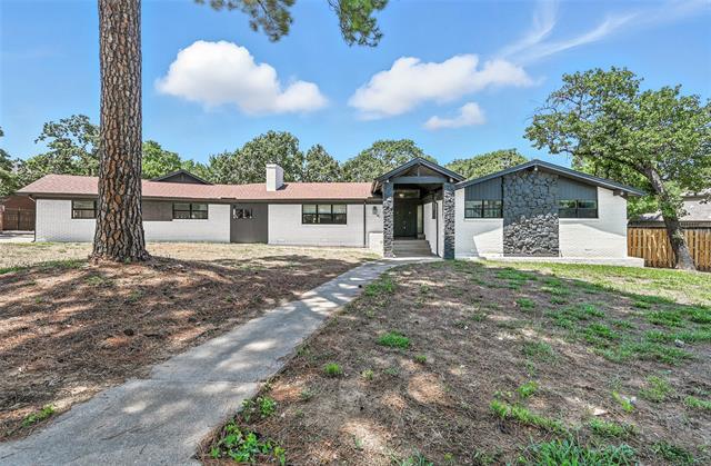 2516 Hall - Johnson Rd in Colleyville, TX - Building Photo