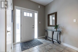 362-362 Plains Rd E in Burlington, ON - Building Photo - Building Photo